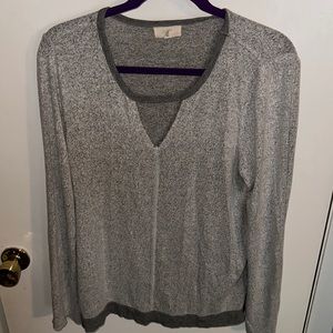 Grey sweater L
